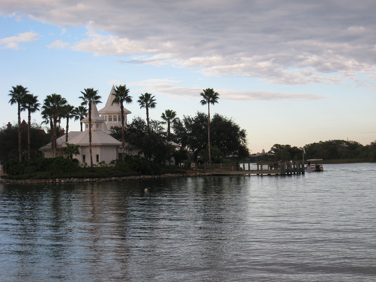 Vacation 2007-12 - Disney Parks  0310.jpg - The 2007-08 vacation to Florida included Disney World. We visited some of the larger theme Resorts along with Animal Kingdom and Disney Hollywood Studios.